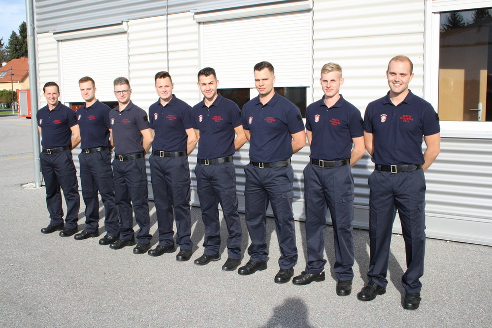 8 neue Berufsfeuerwehrmänner Katastrophenschutz und Feuerwehr der Stadt Graz